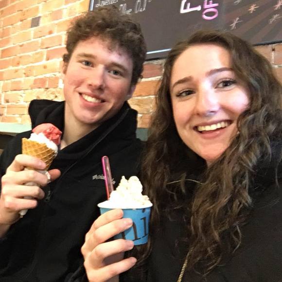 Meet your Posher, Laura - Picture 1 of 1